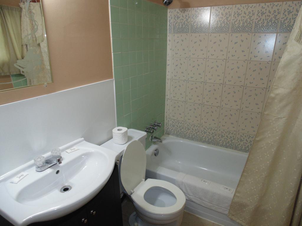 Capri Motel Port Colborne Room photo