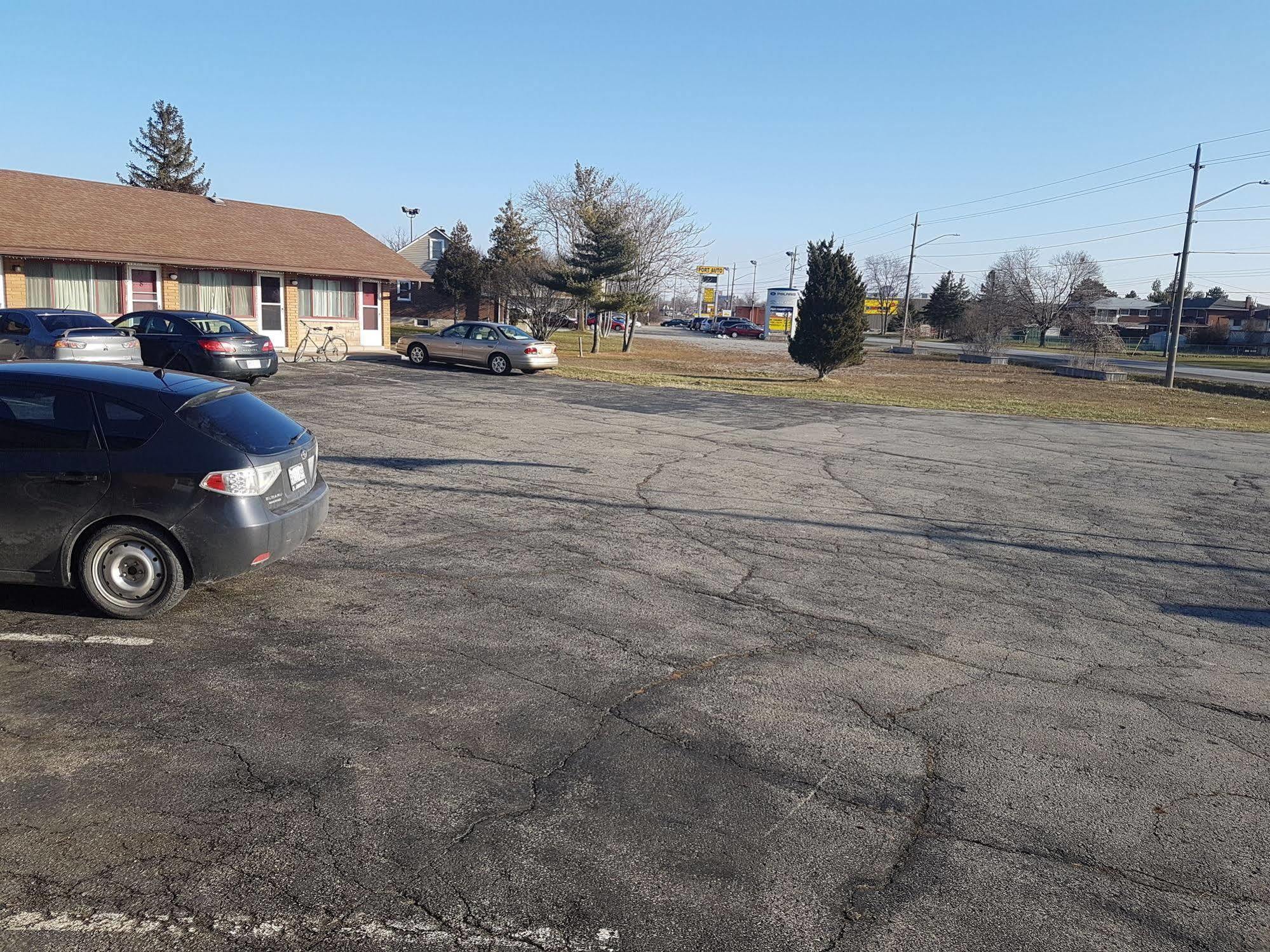 Capri Motel Port Colborne Exterior photo
